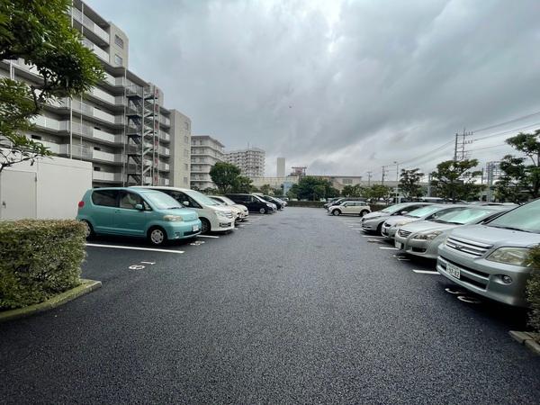 ファミール谷津 駐車場