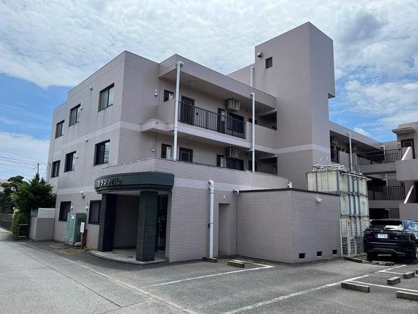 3階建、エレベーター付きマンションです。