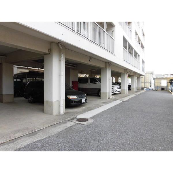 メゾン新浜 駐車場