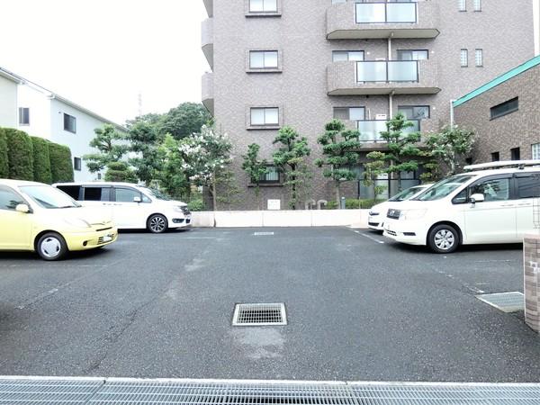 ドラゴンマンション多摩参番館 駐車場