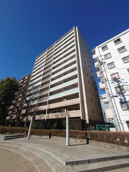 マンション前面が北原公園のため陽当たり良