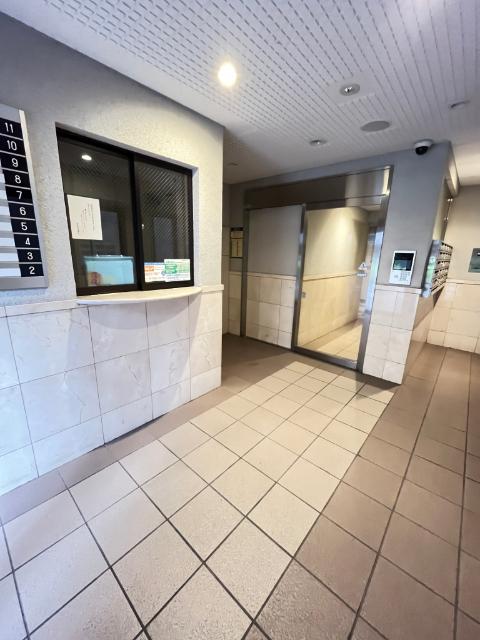 プラハ川崎本町通り エントランス