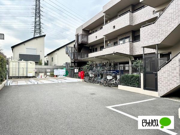 ナイスアーバン国立 駐車場