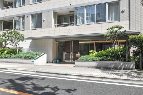 ヴェーゼント芝の杜ヒルトップハウス エントランス