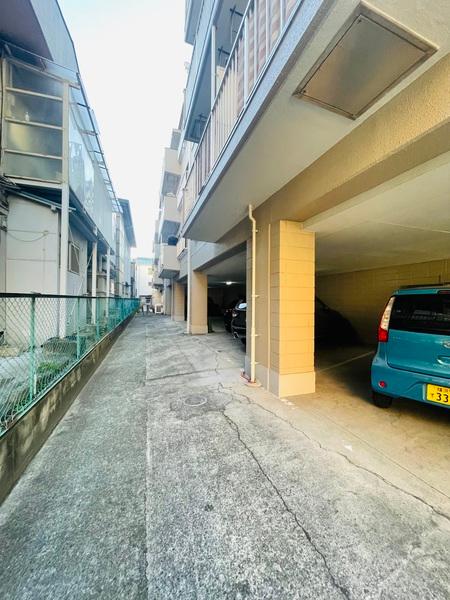 ヴェリタ大倉山 駐車場