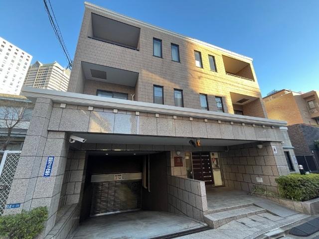 鉄筋コンクリート造地下1階付地上3階建て・