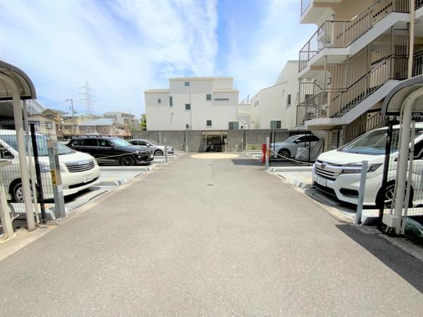 リリーベル多摩宿河原 駐車場