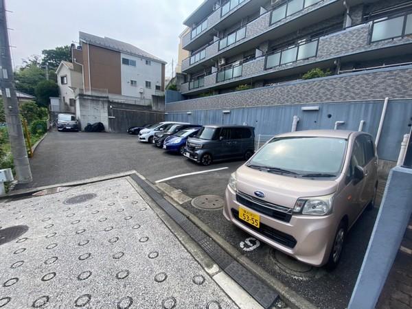 パークヴィル下永谷参番館 駐車場