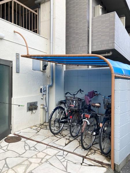 静美マンション 駐車場