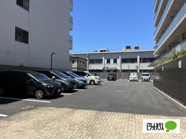 プレイズ春日部 駐車場