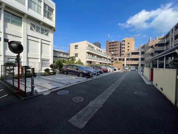 ヒルズ元住吉 駐車場