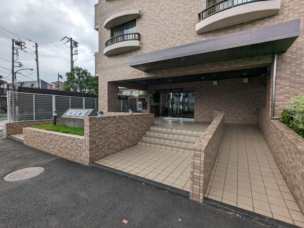 ロイヤルシャトー中村橋 エントランス