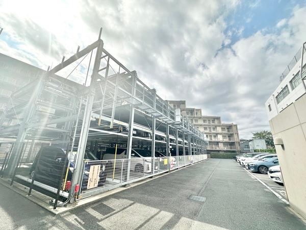 ヴィスタシア港北高田 駐車場