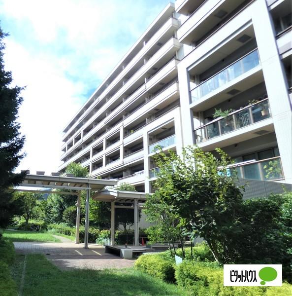 C棟外観　中庭を望む南向きです。