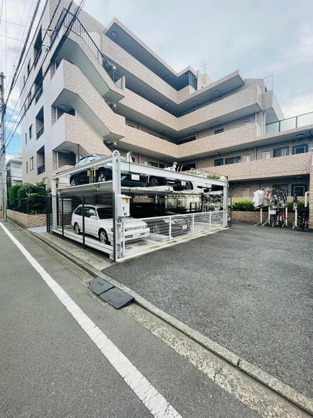 メイフェア大倉山西 駐車場