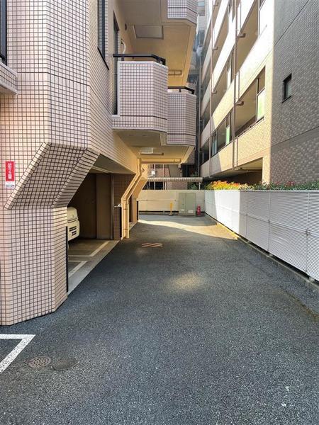 サーラ・コモド下丸子 駐車場