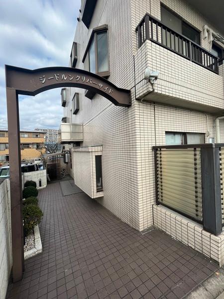 ジードルンクリバーサイド エントランス