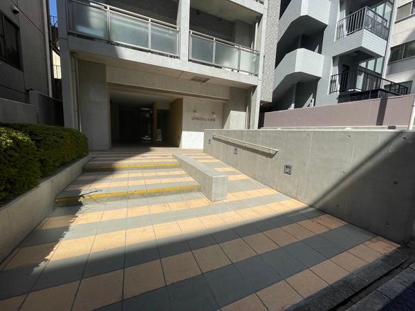 ユニロイヤル九段南 エントランス