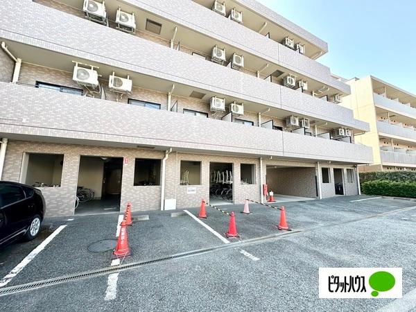 モナーク立川高松町 駐車場