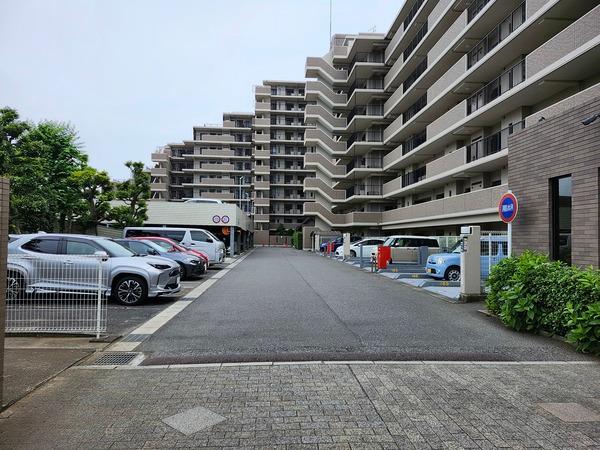 プライムガーデン初石 駐車場