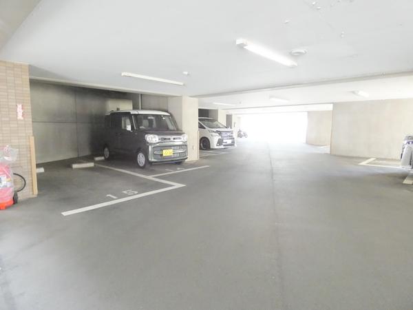 グランイーグル綱島 駐車場