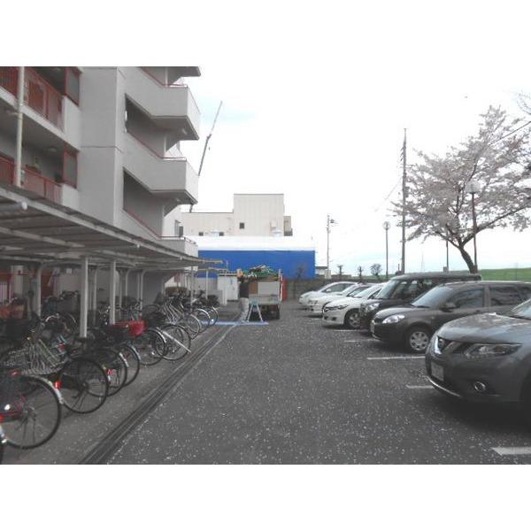 ブルンネン西高島平 駐車場