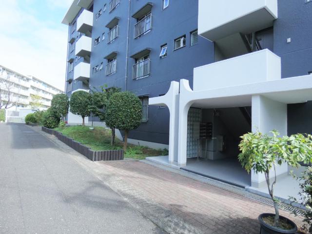 すすき野第２団地８街区５号棟 エントランス