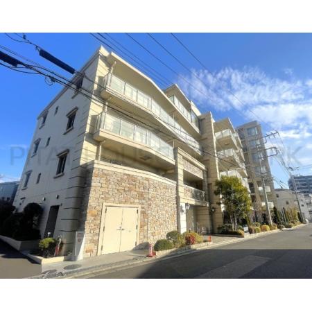 近隣は静かな住環境、欧風のスタイリッシュ