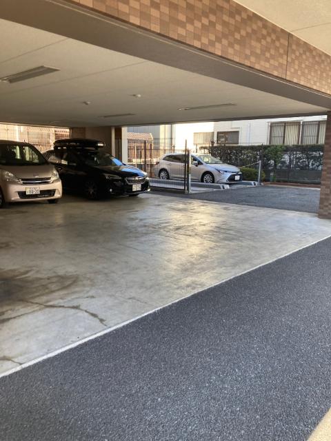 コンフォートパレス原木中山 駐車場