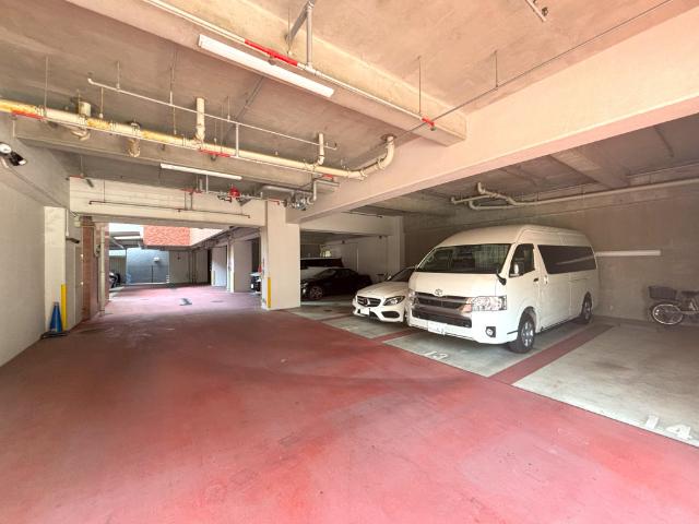 ダイアパレス横浜阪東橋 駐車場