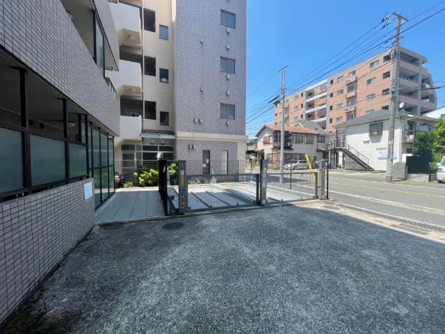 ノーブル横浜岡野公園 駐車場