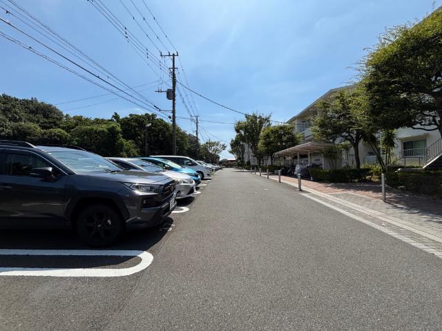 ガーデンテラス白根台4号棟 駐車場