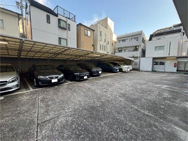 有栖川ナショナルコート 駐車場