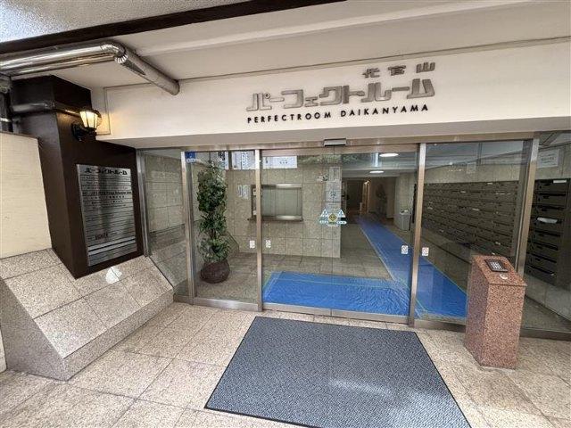 パーフェクトルーム エントランス