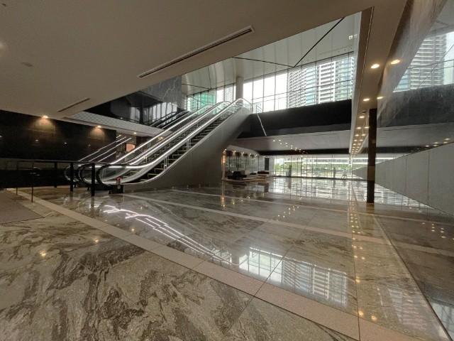 ＤＥＵＸ　ＴＯＵＲＳ　ＣＡＮＡＬ＆ＳＰＡ　ＥＡＳＴ エントランス