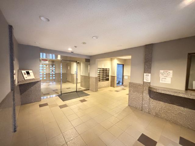 朝日パリオ新横浜 ロビー