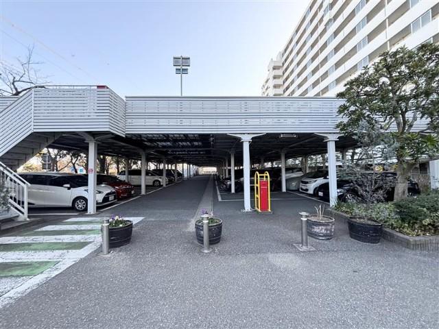 なぎさニュータウン３号棟 駐車場