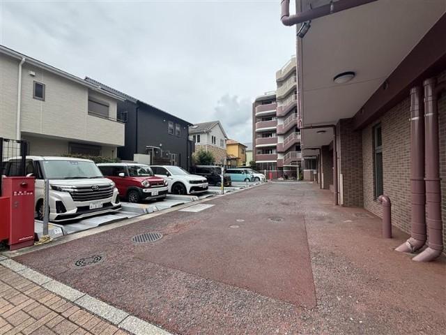 アンビシャス越谷 駐車場
