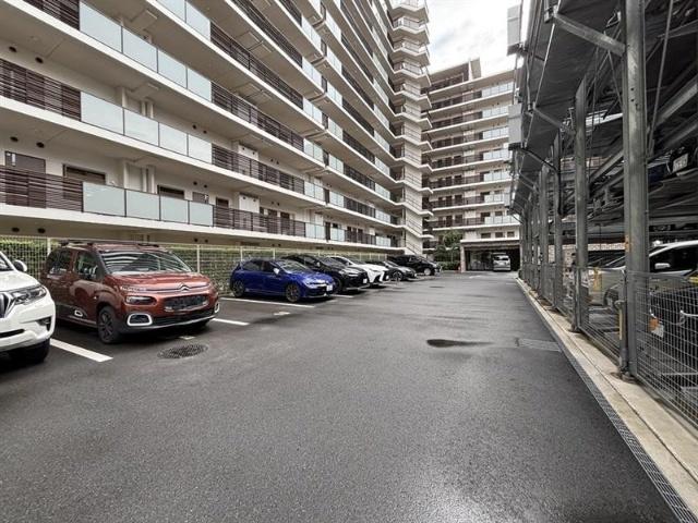 プレミスト志村三丁目 駐車場