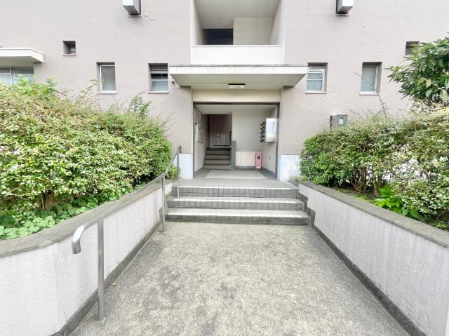 鹿島団地３　4号棟 エントランス