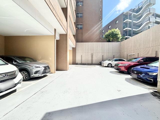 グランディスタ青葉台 駐車場