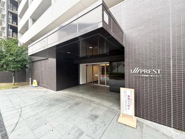 インプレスト横濱鶴ヶ峰WEST エントランス