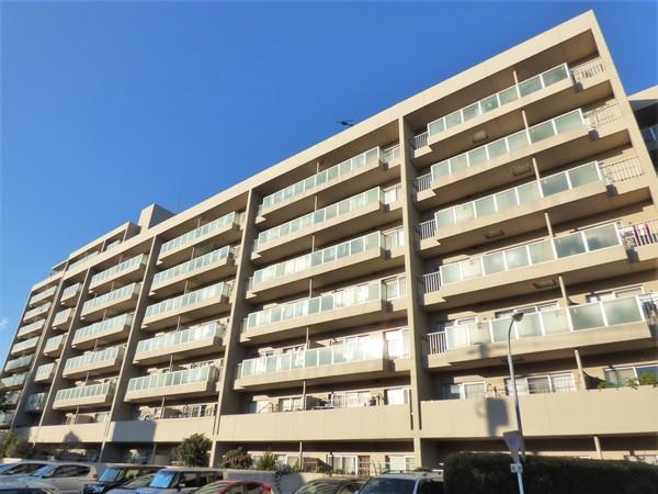 前面駐車場の為陽当り良好