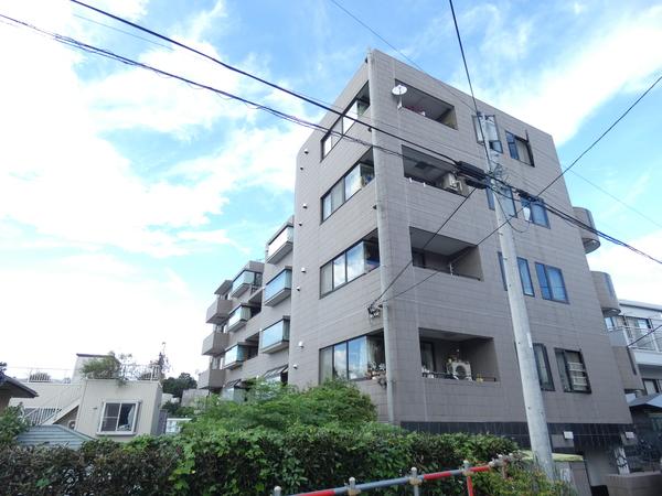 ●重厚感のあるタイル貼マンション