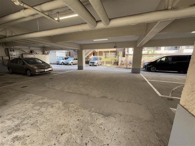 ハピーハイツ行徳 駐車場