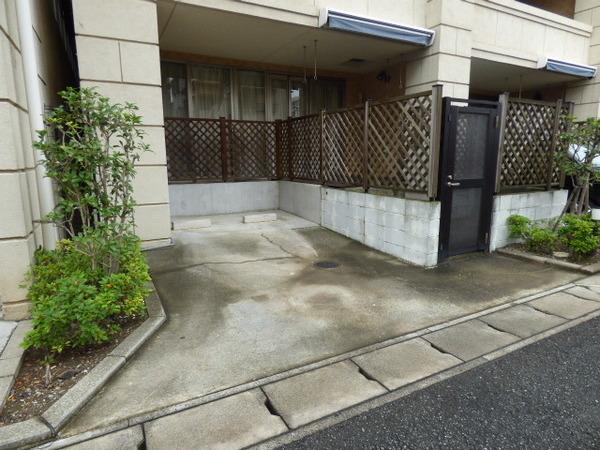 グランシティユーロパレス本八幡 駐車場