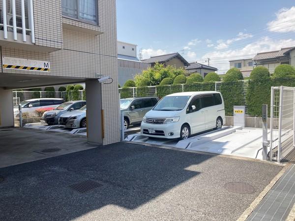 ヒルズ行徳 駐車場
