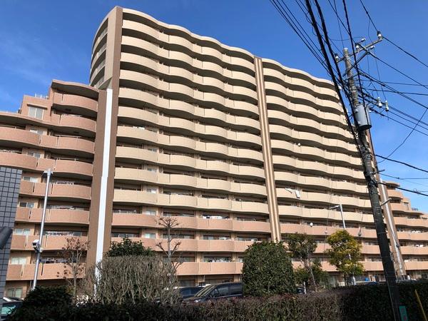 パインズマンション成田 外観