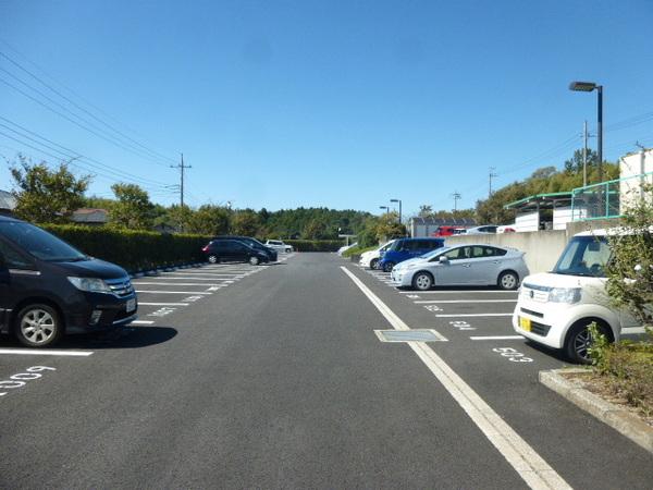 フロイデ・成田 駐車場