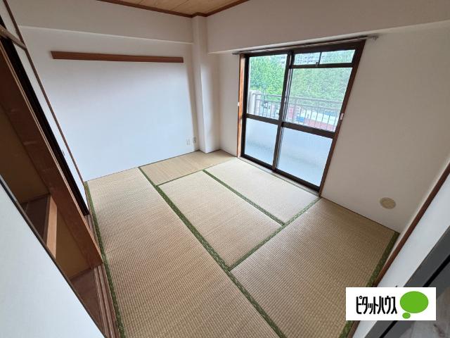 アゼリアハイツ 室内
